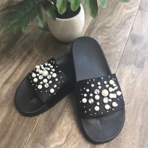 Bebe Fenix Pearl Rhinestone Slide - Black